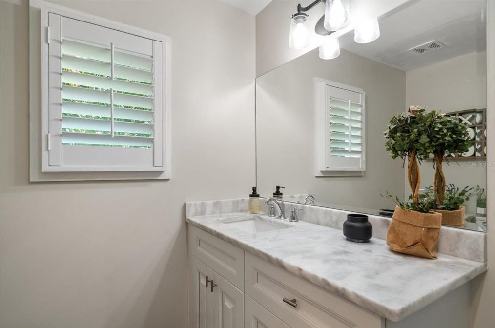 2109 Watrous Ave, Tampa FL 33629-5344 exterior