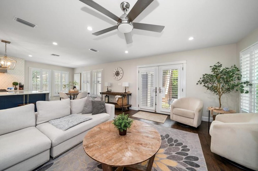 2109 Watrous Ave, Tampa FL 33629-5344 exterior