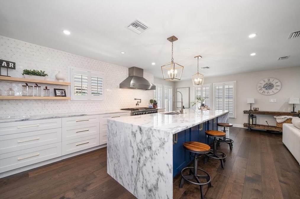 2109 Watrous Ave, Tampa FL 33629-5344 exterior