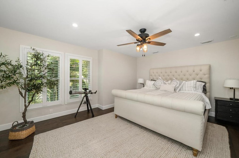 2109 Watrous Ave, Tampa FL 33629-5344 exterior