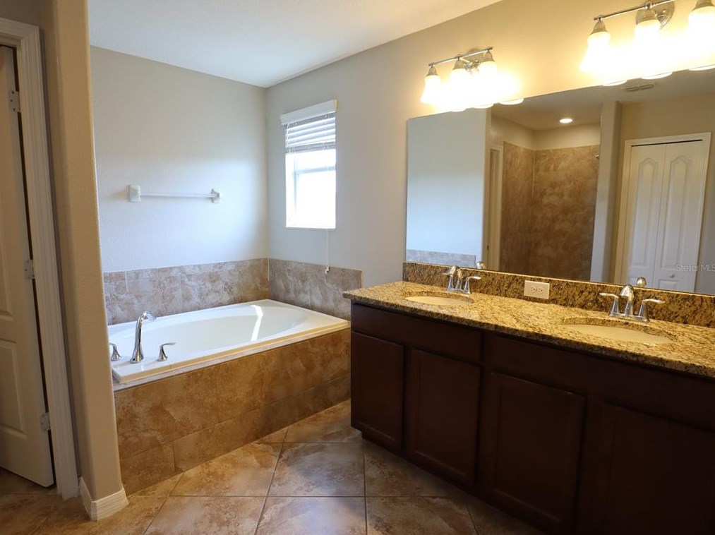 2360 Dovesong Trace Dr, Ruskin FL  33570-5113 exterior