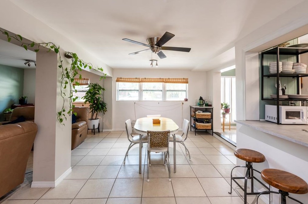 811 River Dr, Tampa FL  33617-7839 exterior