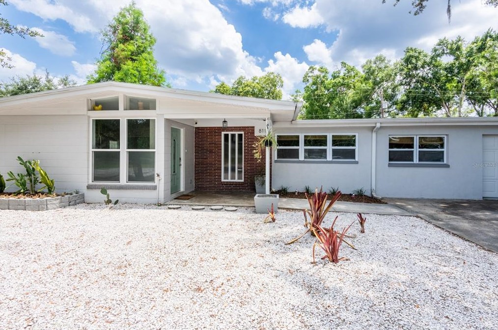 811 River Dr, Tampa FL  33617-7839 exterior