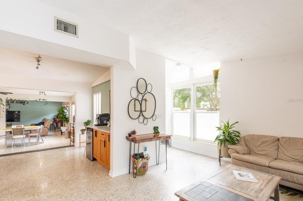 811 River Dr, Tampa FL  33617-7839 exterior