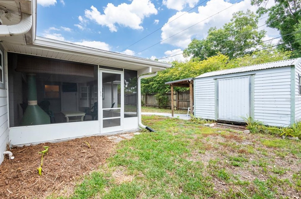 811 River Dr, Tampa FL  33617-7839 exterior