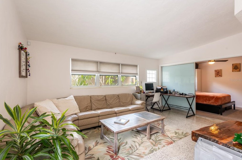 811 River Dr, Tampa FL  33617-7839 exterior