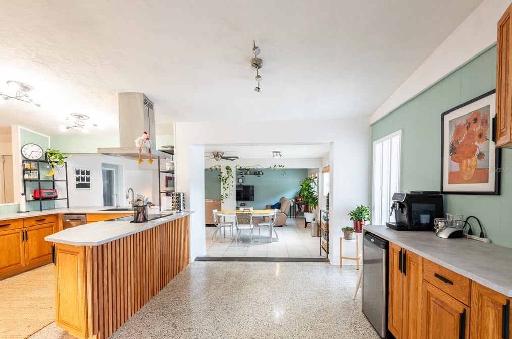 811 River Dr, Tampa FL  33617-7839 exterior