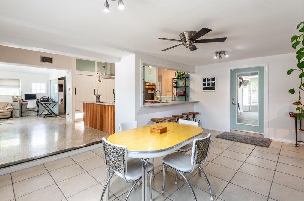 811 River Dr, Tampa FL  33617-7839 exterior