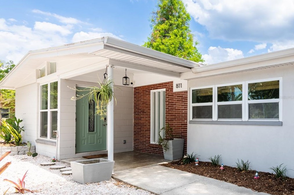 811 River Dr, Tampa FL  33617-7839 exterior