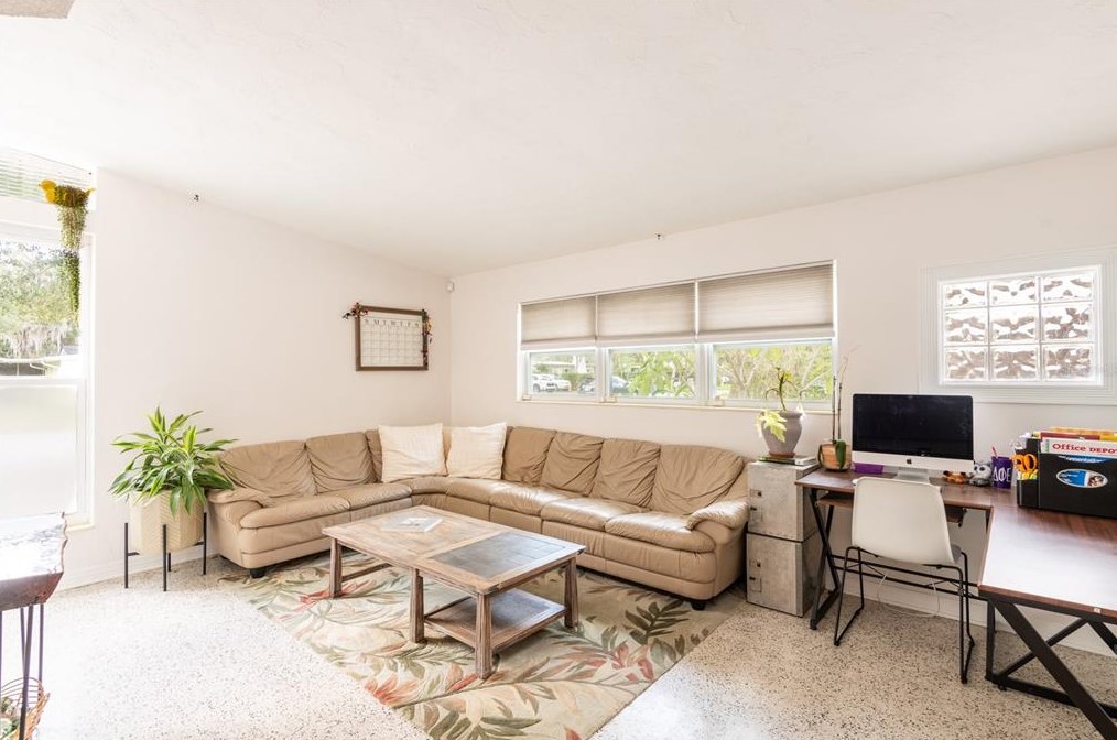 811 River Dr, Tampa FL  33617-7839 exterior