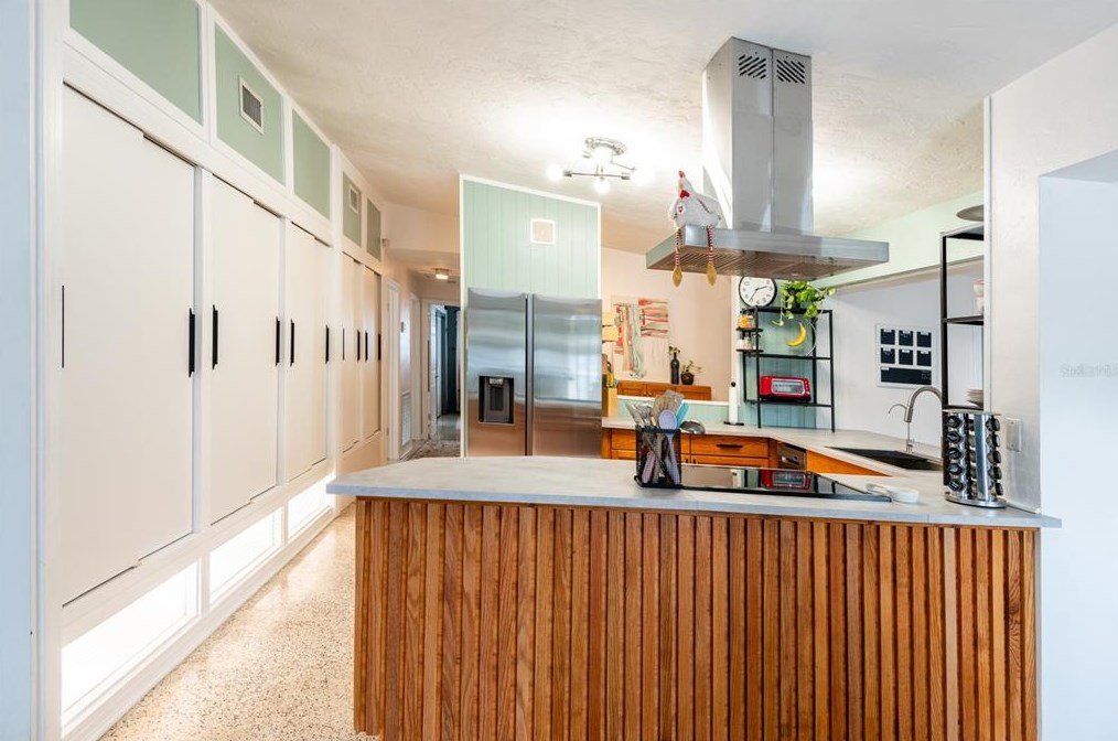 811 River Dr, Tampa FL  33617-7839 exterior