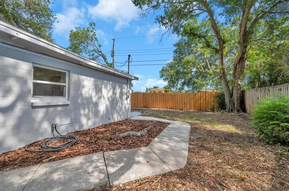 10468 121 Ave, Largo FL  33773-2220 exterior