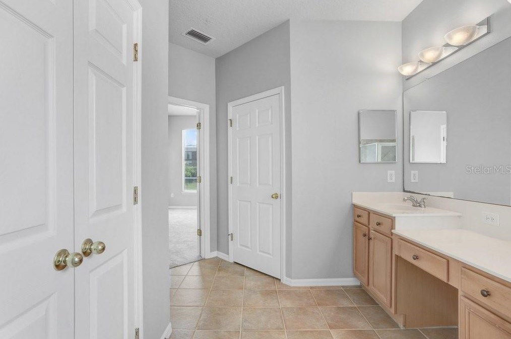 10027 Brompton Dr, Tampa FL 33626-5125 exterior