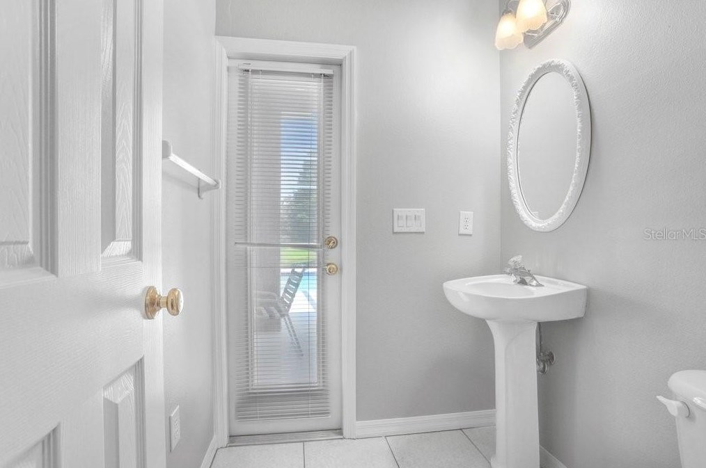 10027 Brompton Dr, Tampa FL 33626-5125 exterior