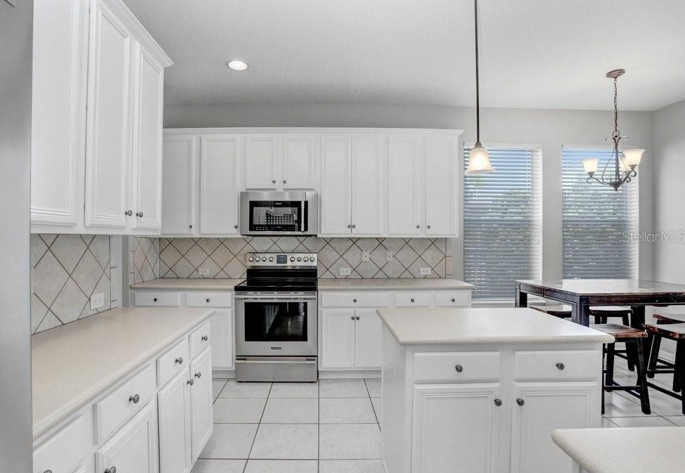 10027 Brompton Dr, Tampa FL 33626-5125 exterior