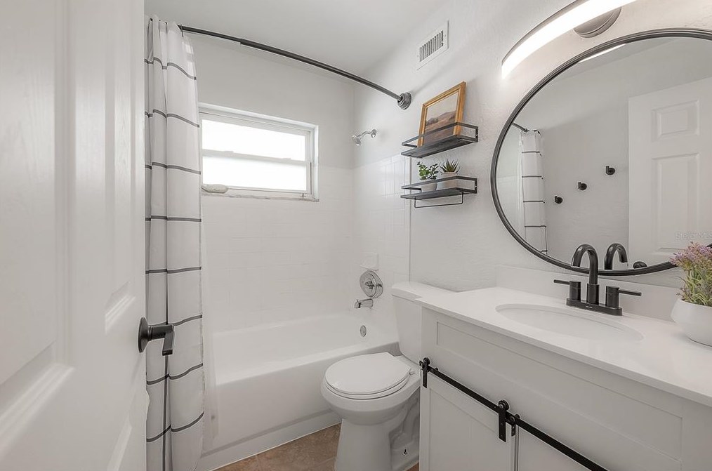 826 90th Ave, Saint Petersburg FL  33702-3024 exterior