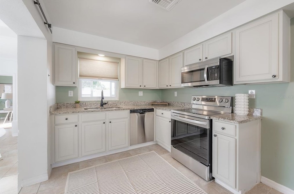 826 90th Ave, Saint Petersburg FL  33702-3024 exterior