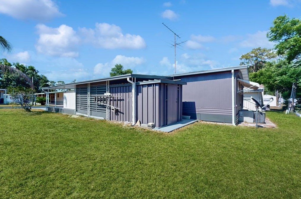 37432 Tropical Dr, Zephyrhills FL 33541-5353 exterior