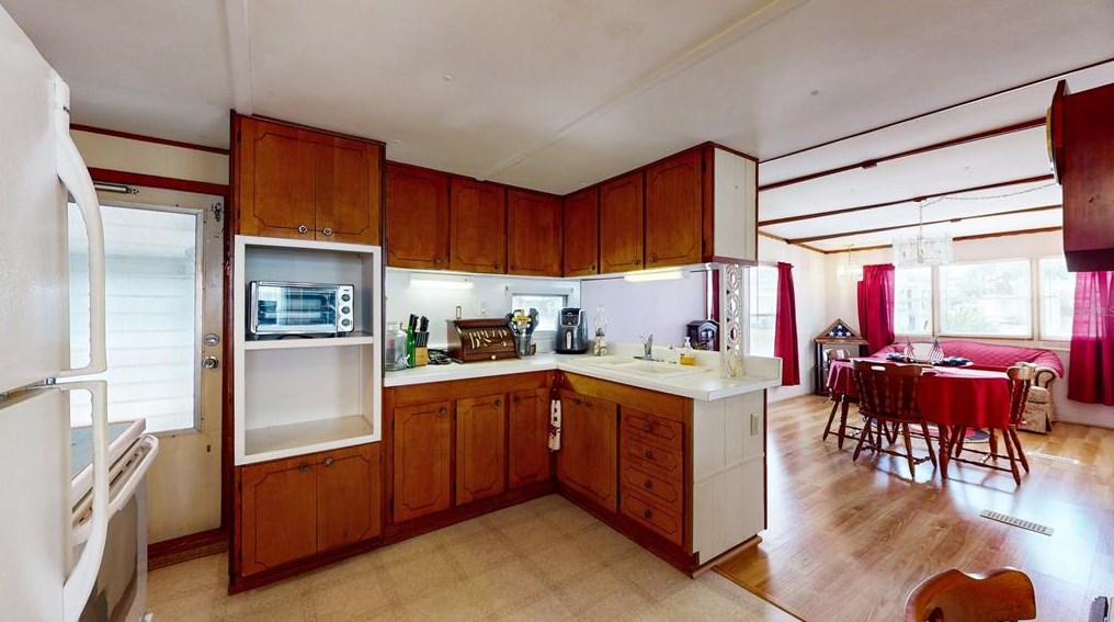 37432 Tropical Dr, Zephyrhills FL 33541-5353 exterior