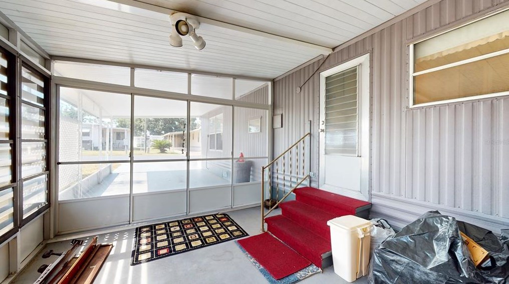 37432 Tropical Dr, Zephyrhills FL 33541-5353 exterior