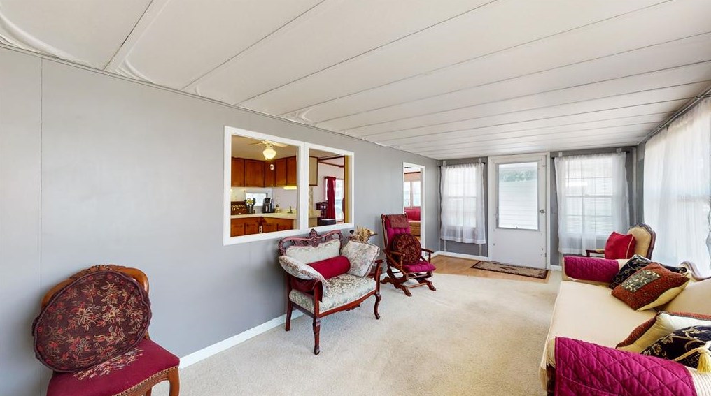 37432 Tropical Dr, Zephyrhills FL 33541-5353 exterior