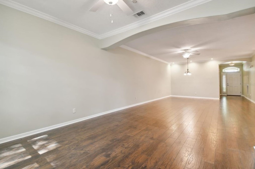 8635 Alexandra Arbor Ln, Tampa FL 33637-6330 exterior