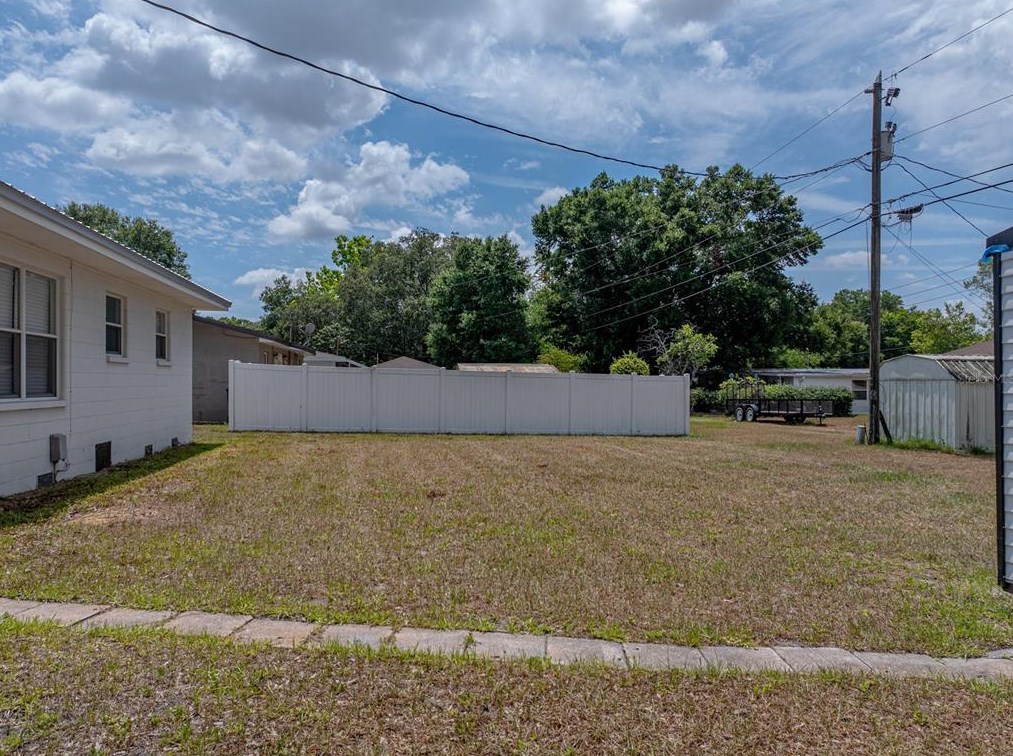 39055 Park Dr, Zephyrhills FL 33542-4654 exterior