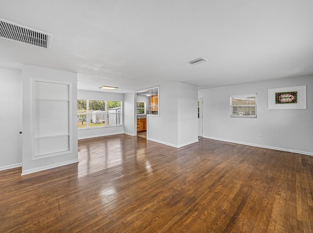 39055 Park Dr, Zephyrhills FL 33542-4654 exterior