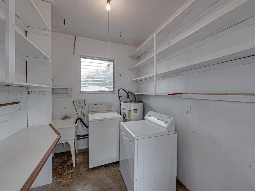 39055 Park Dr, Zephyrhills FL 33542-4654 exterior