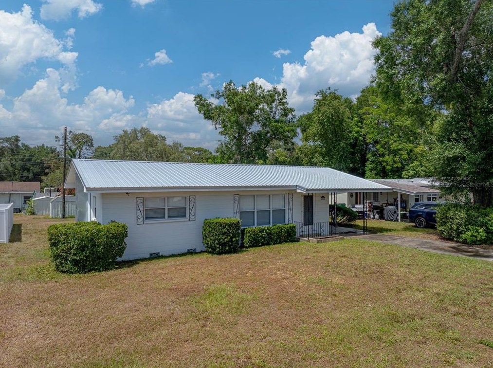 39055 Park Dr, Zephyrhills FL 33542-4654 exterior