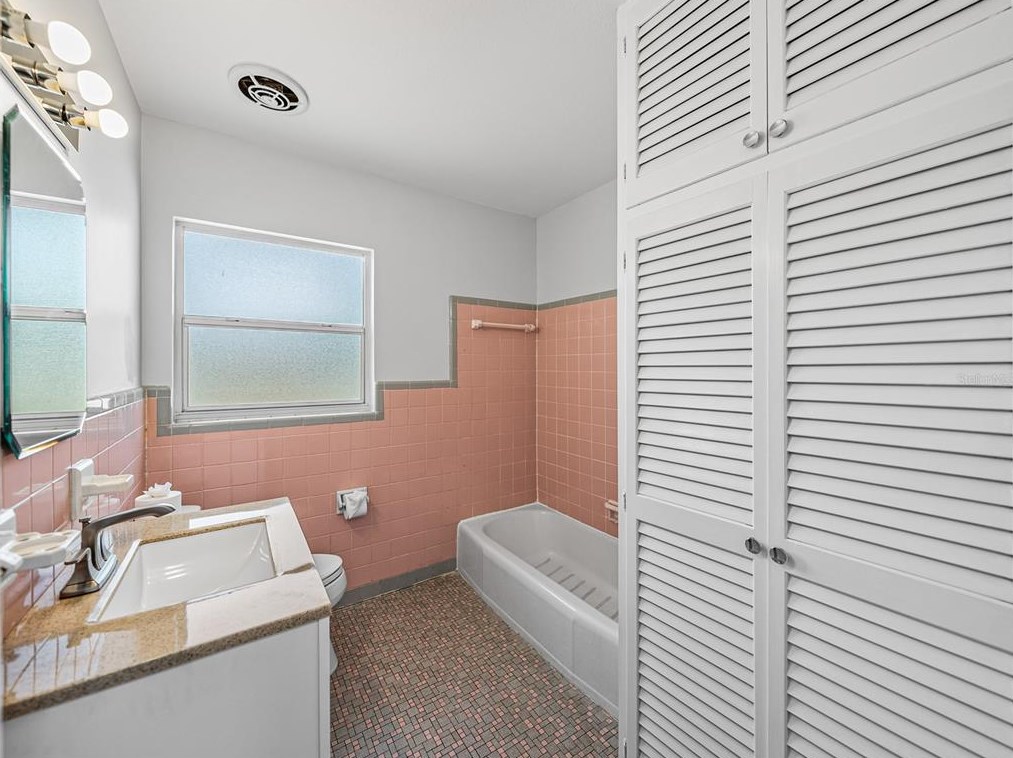 39055 Park Dr, Zephyrhills FL 33542-4654 exterior