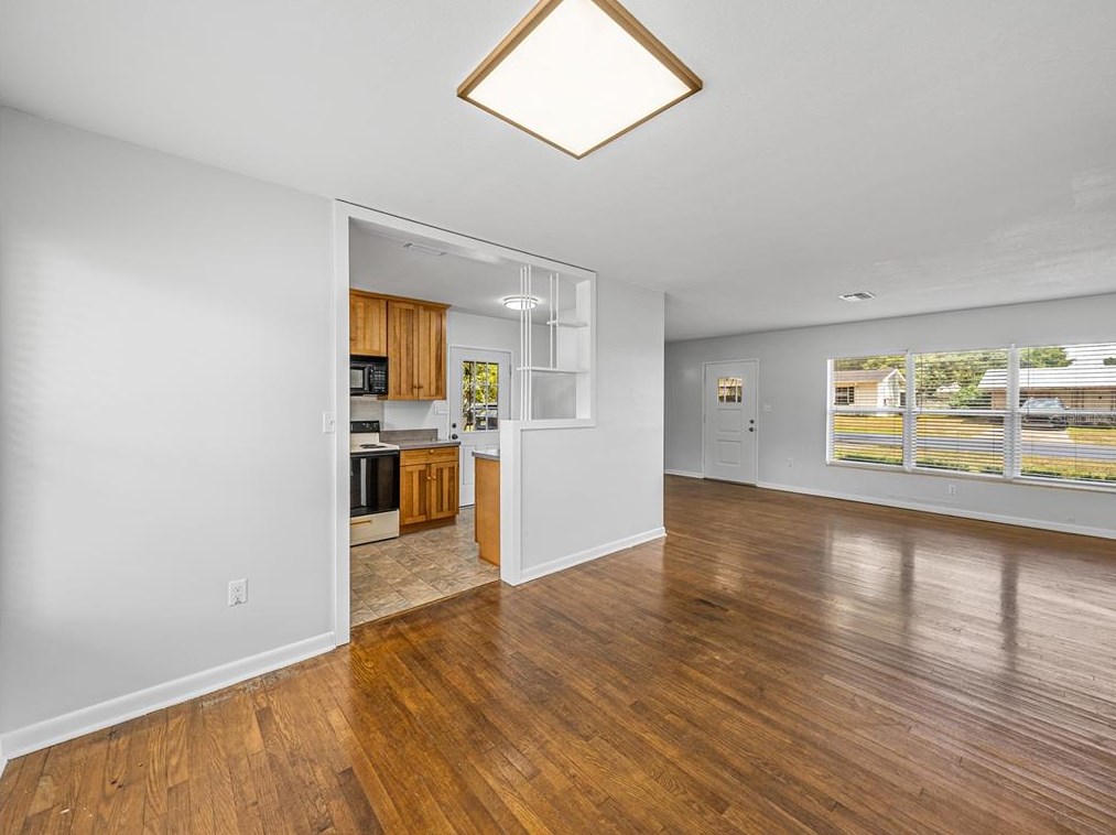 39055 Park Dr, Zephyrhills FL 33542-4654 exterior