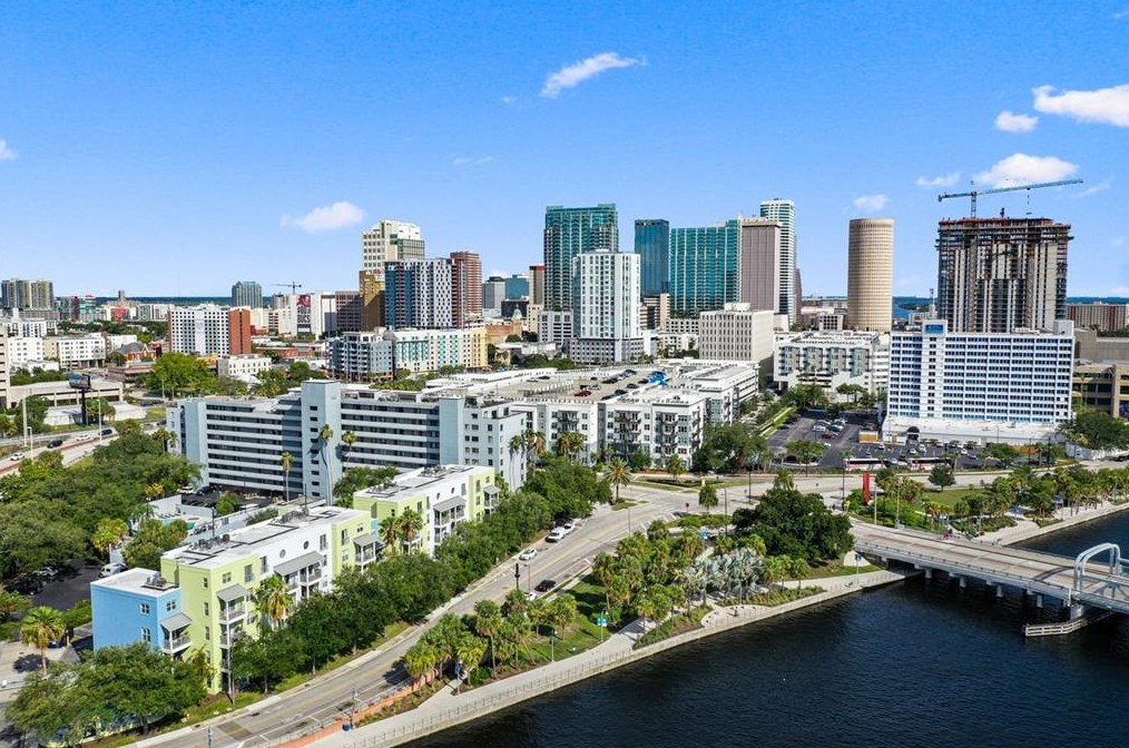 1501 Doyle Carlton Dr, Tampa FL  33602-4303 exterior