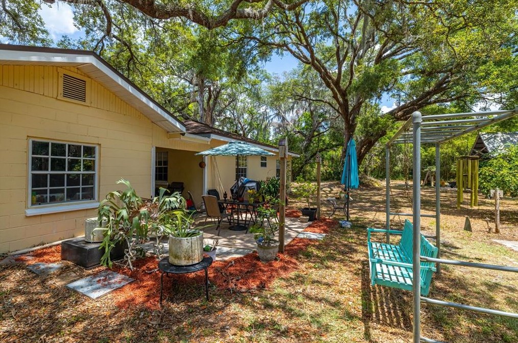 16637 Livingston Ave, Lutz FL  33559-5767 exterior