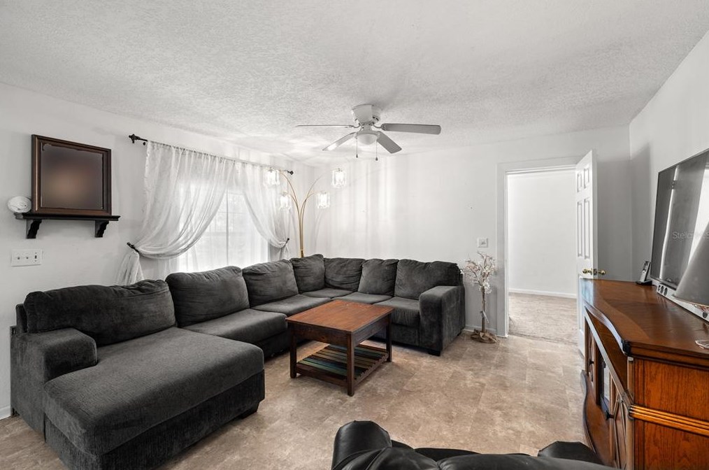 16637 Livingston Ave, Lutz FL  33559-5767 exterior