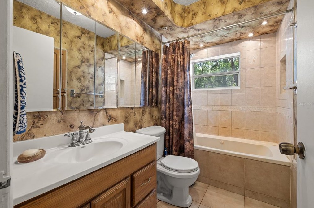 16637 Livingston Ave, Lutz FL  33559-5767 exterior