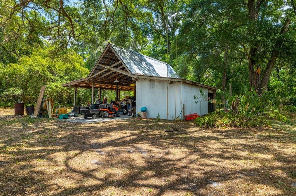 16637 Livingston Ave, Lutz FL  33559-5767 exterior
