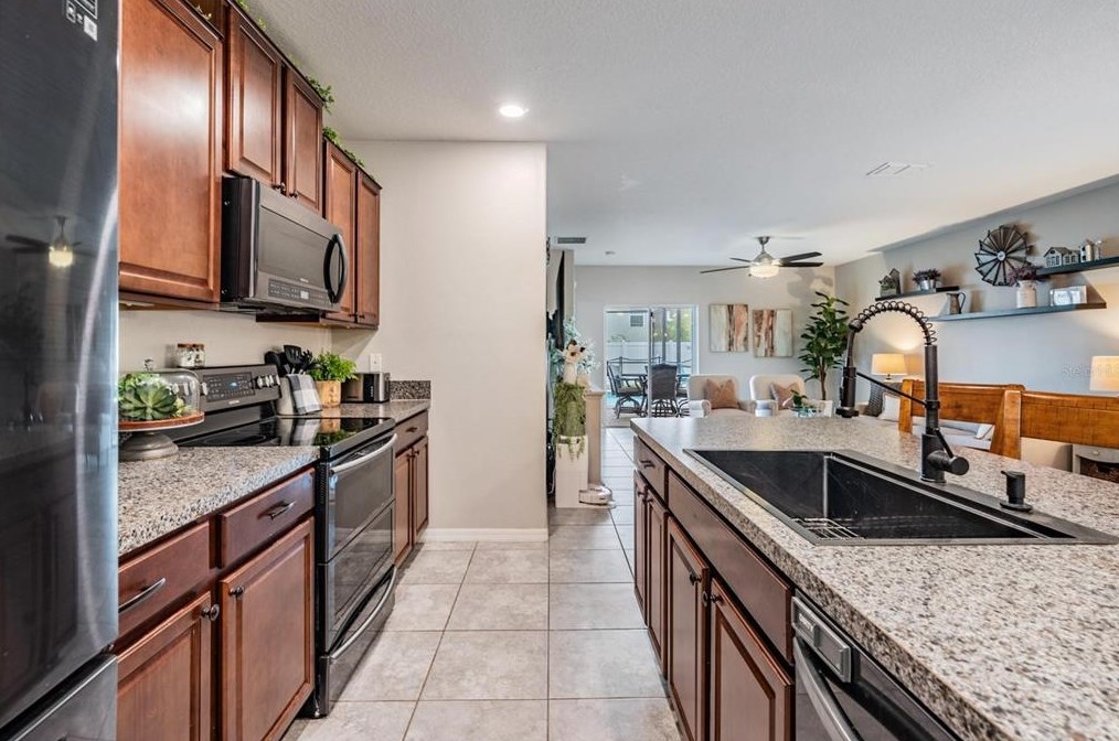 10536 Standing Stone Dr, Wimauma FL  33598 exterior