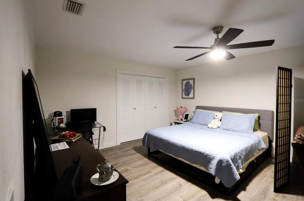 5929 72 St, Saint Petersburg FL  33710-4660 exterior