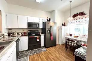 35226 Janine Dr, Zephyrhills, FL 33541 - Photo 9