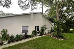 35226 Janine Dr, Zephyrhills, FL 33541 - Photo 5