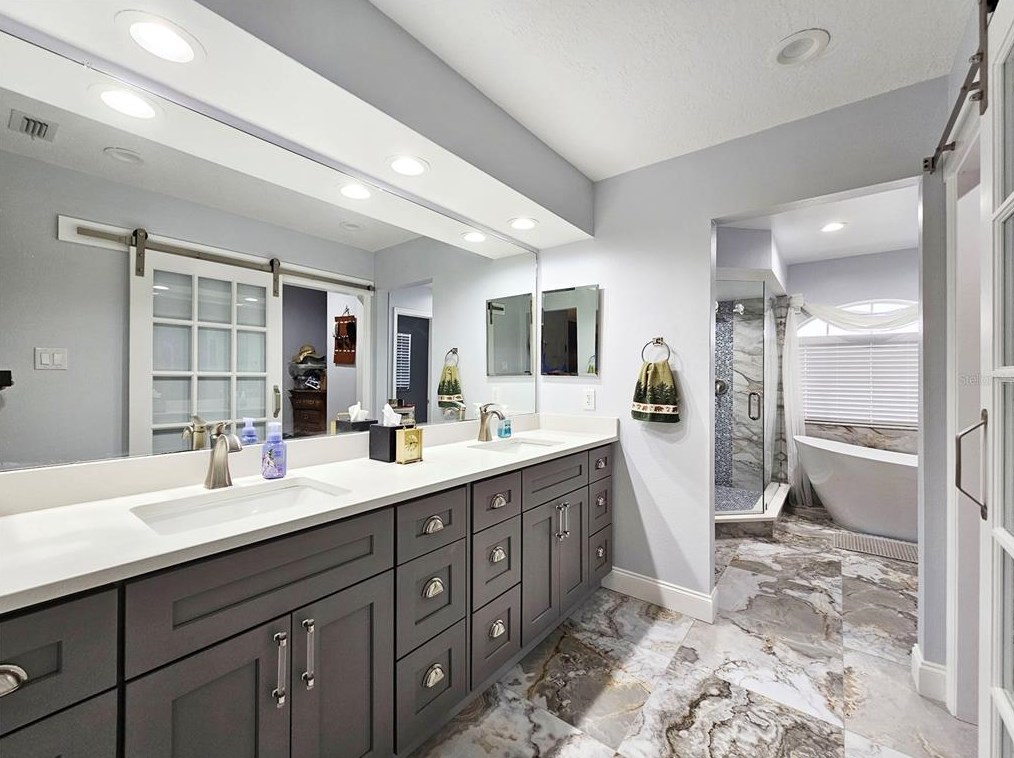 4469 Worthington Cir, Palm Harbor FL  34685-1160 exterior