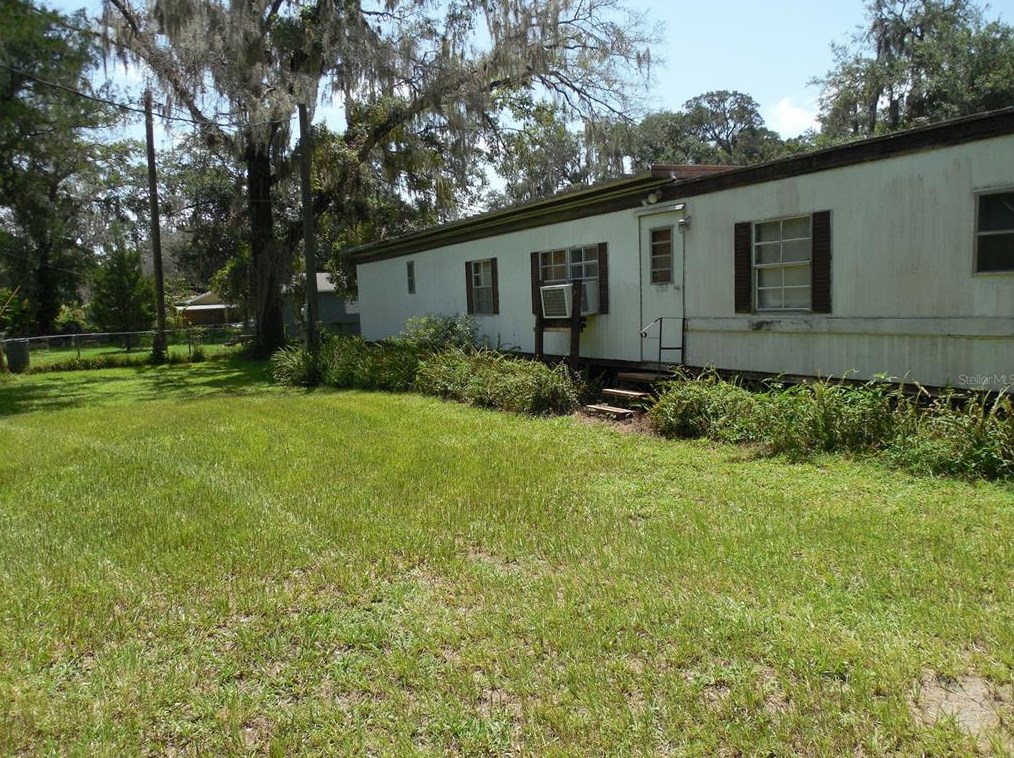 36826 Howard Ave, Dade City FL 33525-3935 exterior