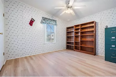 37700 Neukom Avenue, Zephyrhills, FL 33541 - Photo 25