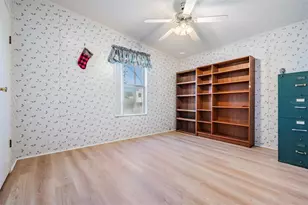 37700 Neukom Ave, Zephyrhills, FL 33541 - Photo 25