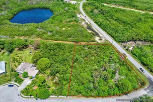 Osceola Ct NE, Saint Petersburg, FL 33702 - Photo 1