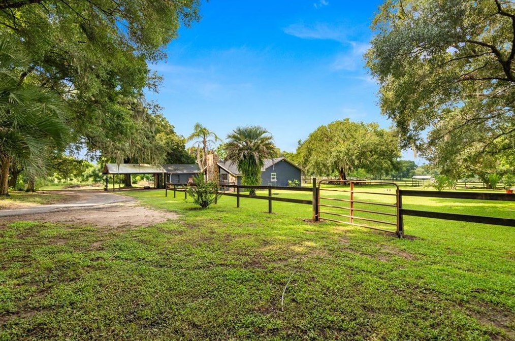 36634 Blanton Rd, Dade City FL  33523-6303 exterior