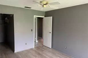 401 Dorchester Pl, Sun City Center, FL 33573 - Photo 15