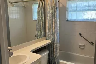 401 Dorchester Pl, Sun City Center, FL 33573 - Photo 13