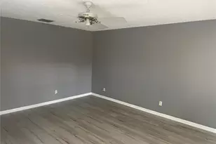 401 Dorchester Pl, Sun City Center, FL 33573 - Photo 9